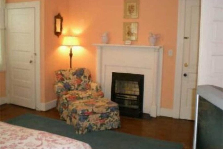 Room 10 of 14