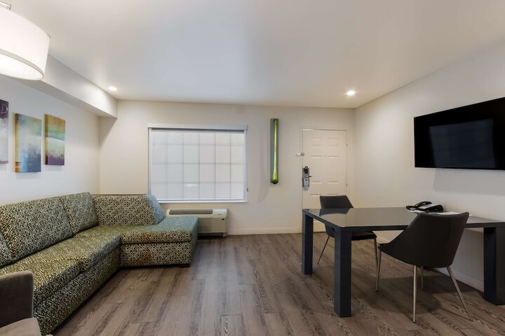 Room 26 of 55