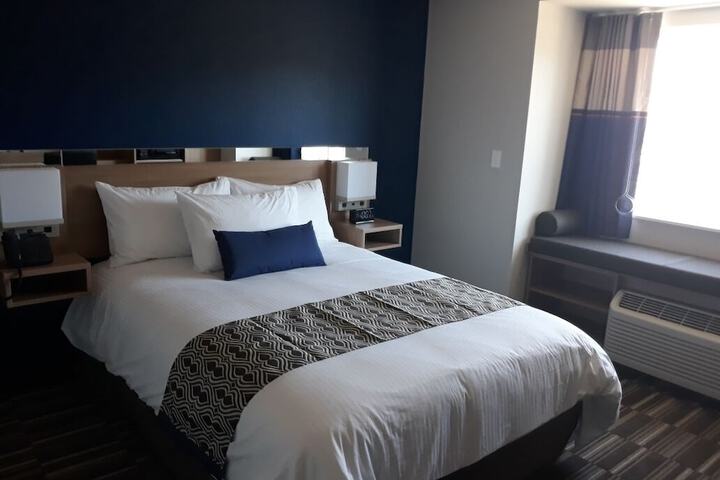 Microtel Inn & Suites by Wyndham Woodland Park