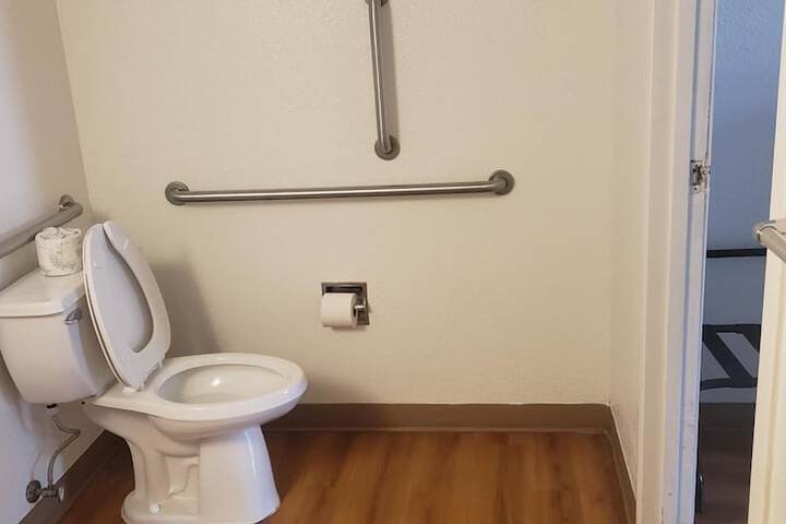 Room 17 of 40