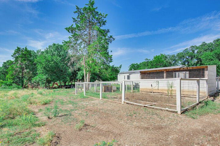 Dog-friendly Home w / Yard & Fire Pit in Midlothian