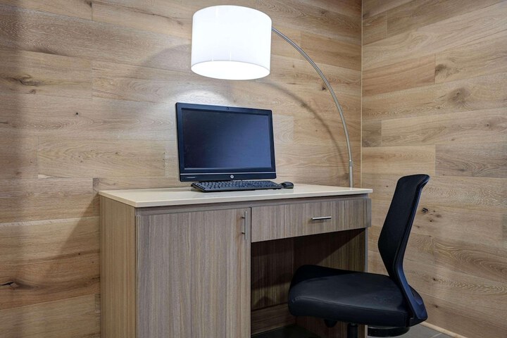 Business Center 37 of 37