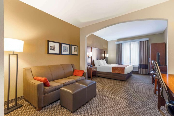 Comfort Suites Port Allen - Baton Rouge