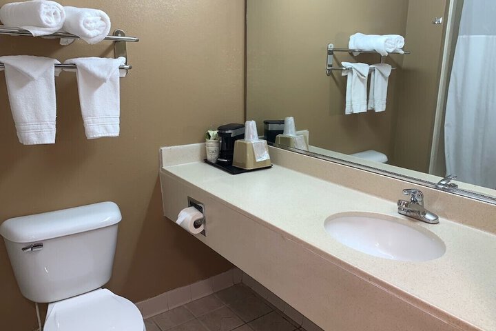 Room 25 of 28