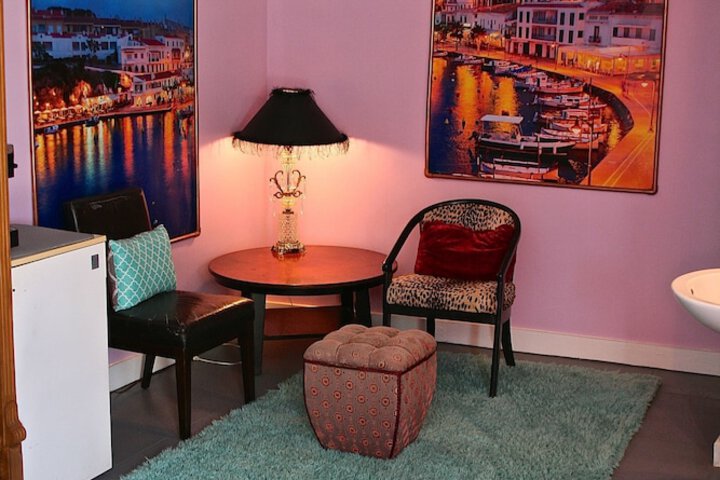 Room 27 of 42