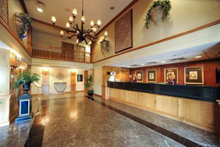 435 Overland Park Place Hotel Closed