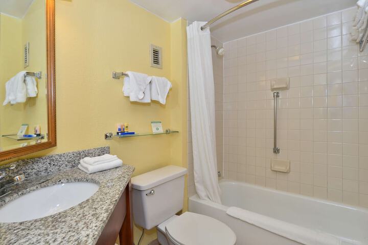 Best Western Plus Richmond Airport Hotel