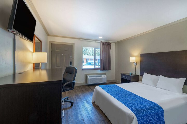 Room 30 of 34