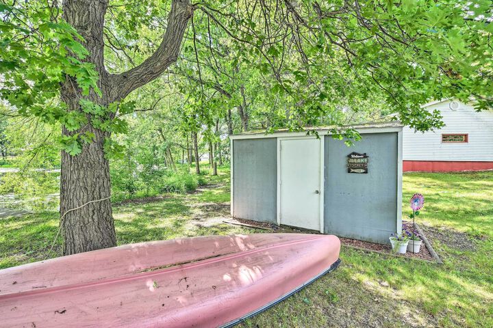 Fishermens Paradise w / Fire Pit on Rice Lake!