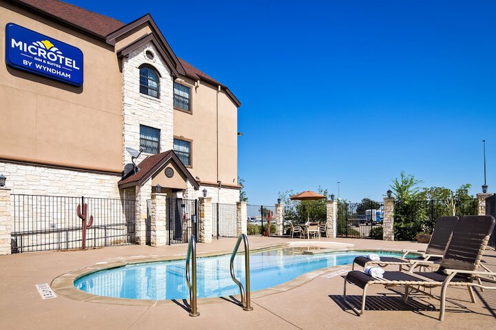 Pool 4 of 28
