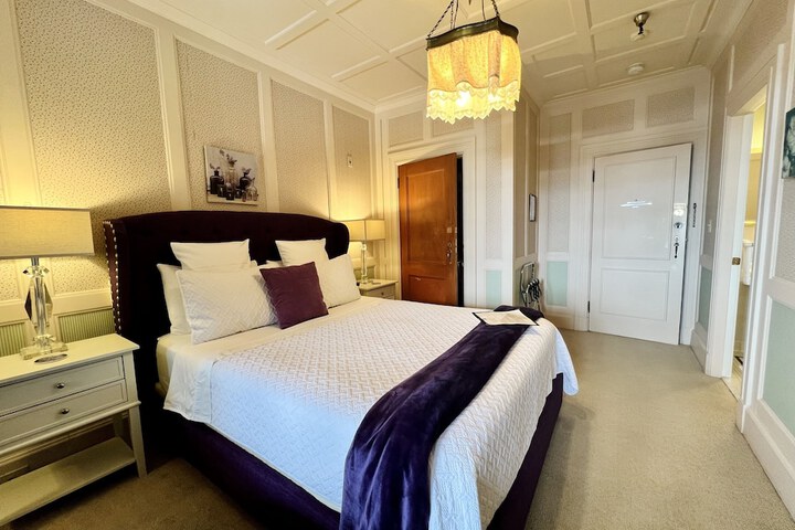 Room 43 of 68
