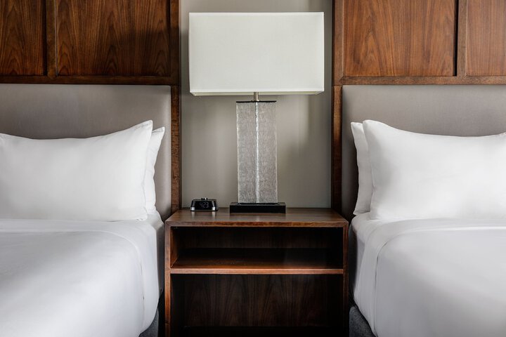 Room 28 of 102