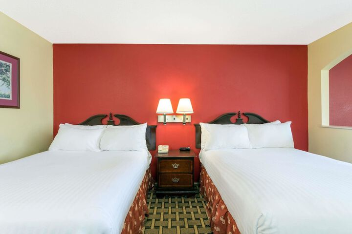 Room 13 of 18