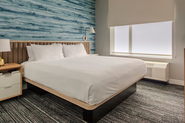 Room 8 of 18