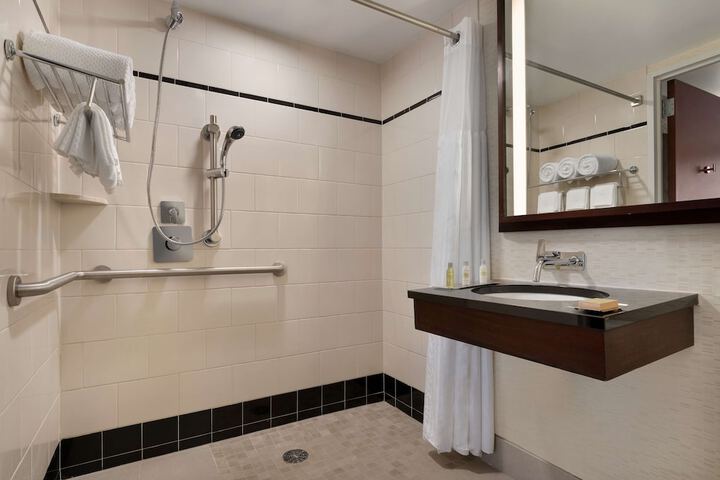 Room 15 of 34