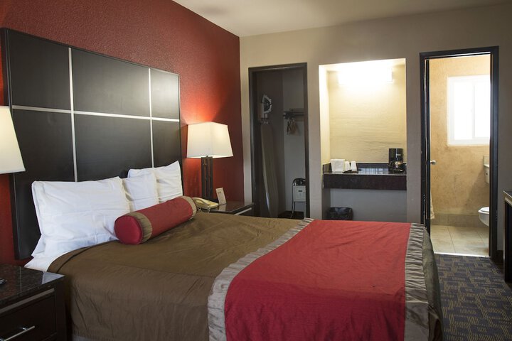 Room 33 of 64
