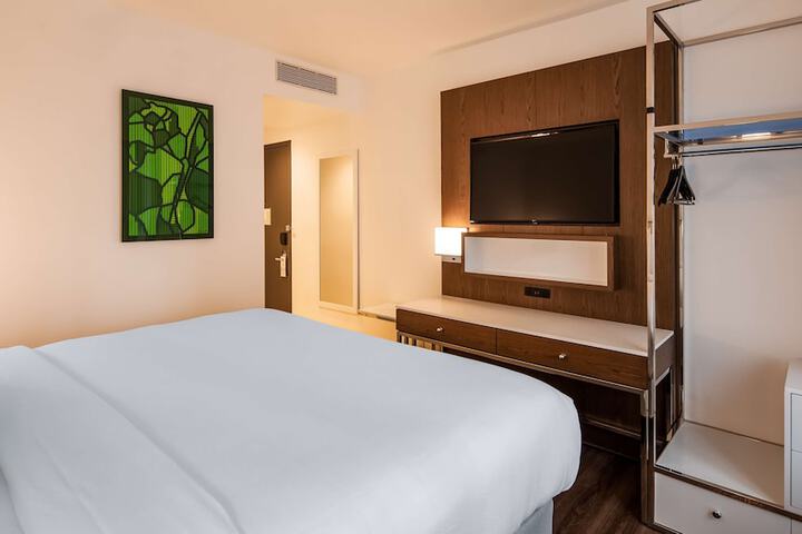 Room 15 of 21