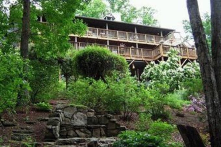 Bent Creek Lodge Bed & Breakfast