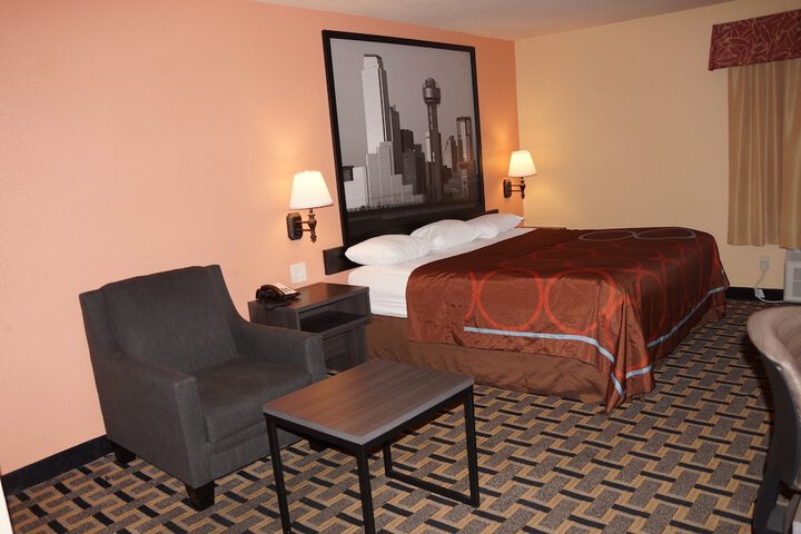 Super 8 by Wyndham Farmers Branch / North Dallas
