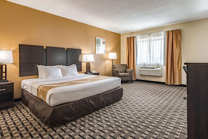 Room 32 of 46