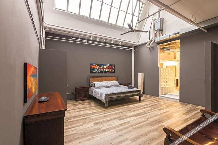 Penthouse Loft in The Heart of Downtown