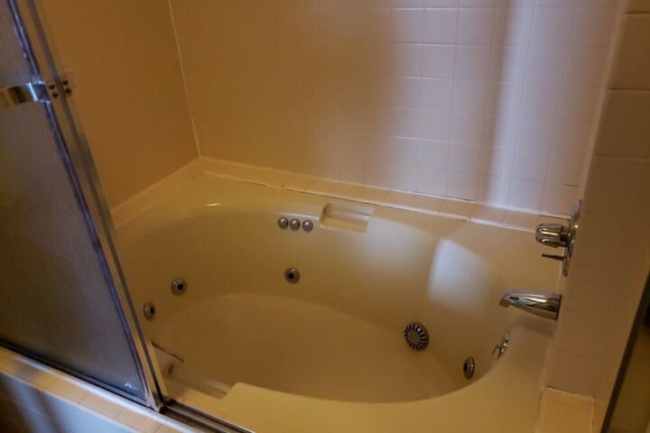 Hot Tub 77 of 80