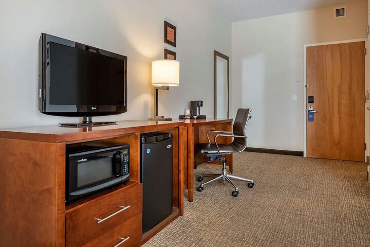 Room 25 of 37