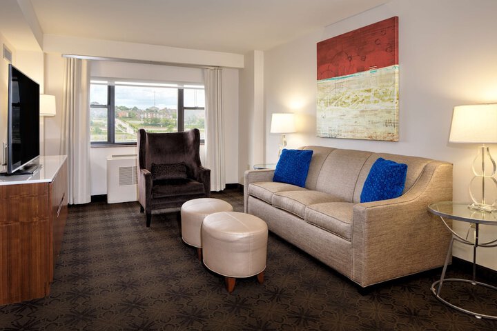 Room 32 of 84