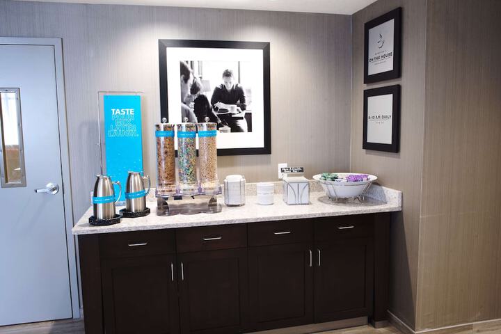 Hampton Inn & Suites Des Moines / Urbandale