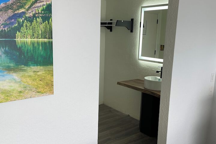 Room 25 of 60