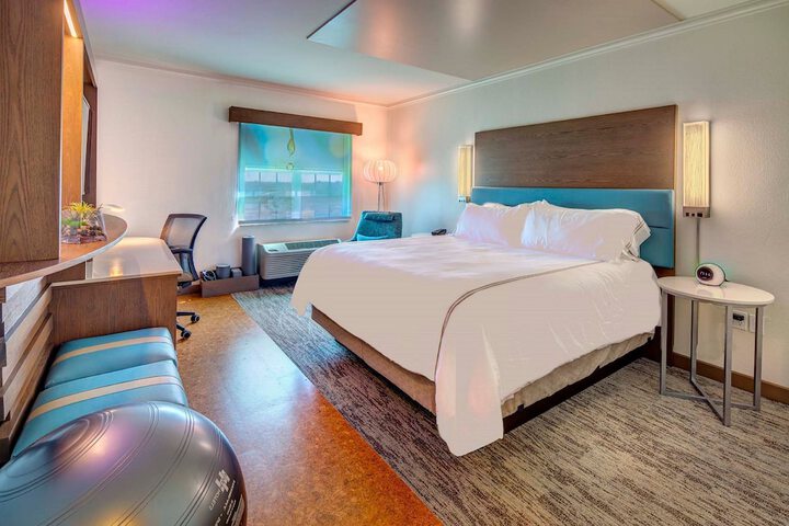 Room 32 of 54