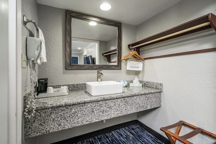 Room 17 of 26