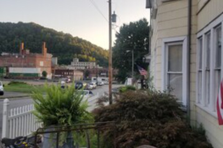 Hatfield McCoy House Inn