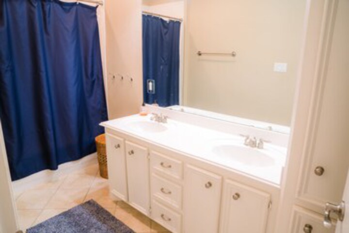 Spacious Kemah Boardwalk Townhome VR