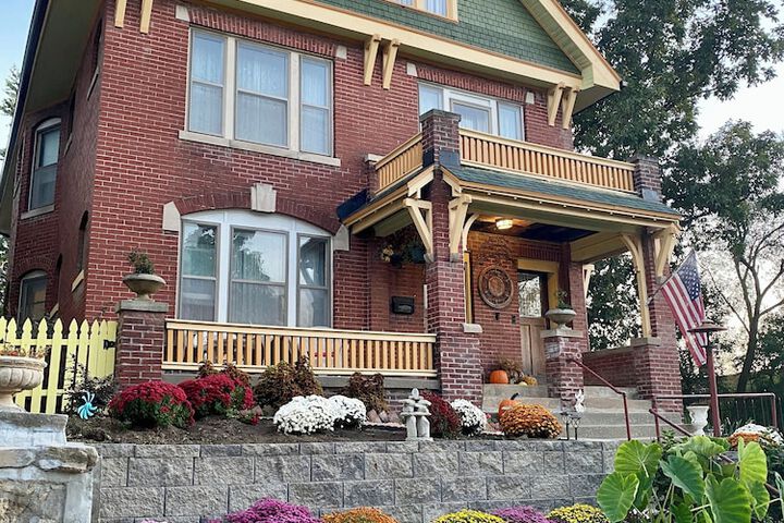 Vineyard Mansion & Carriage House Bed & Breakfast