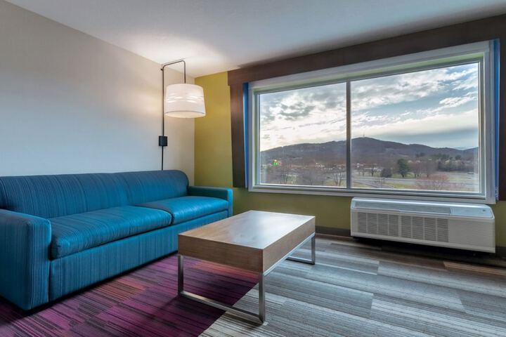 Room 28 of 45