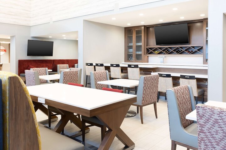 Hampton Inn & Suites Santa Rosa Sonoma Wine Country