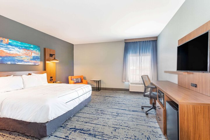Room 28 of 63