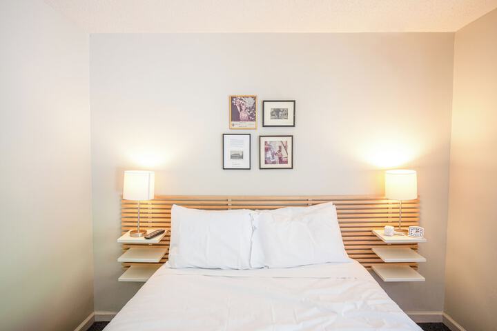 Room 18 of 28