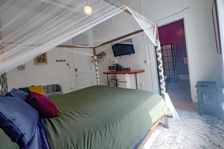 Room 84 of 120