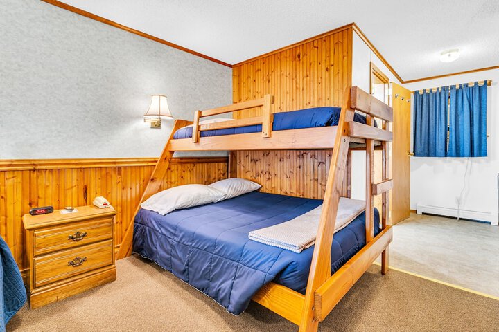 Room 16 of 30