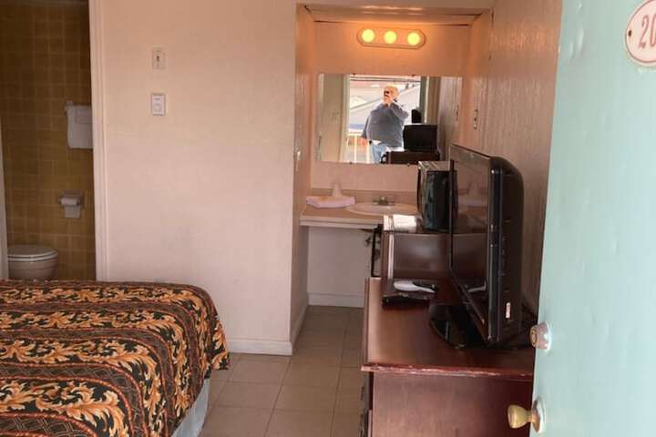 Room 19 of 53