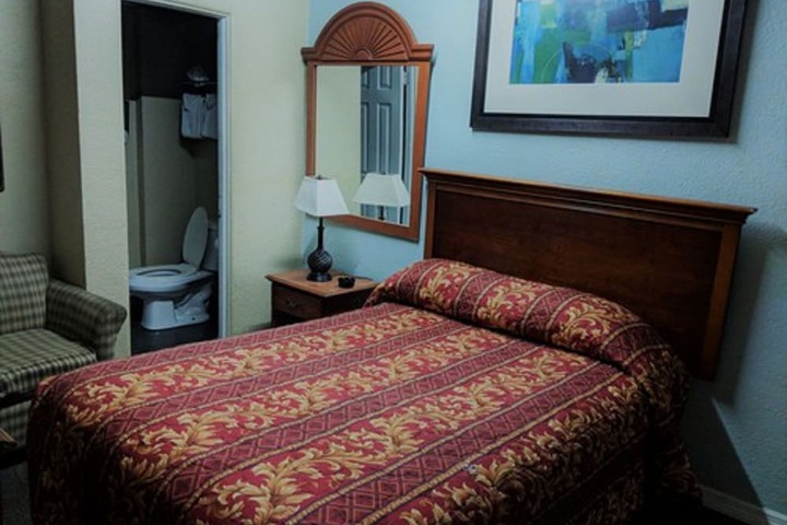 Room 25 of 39