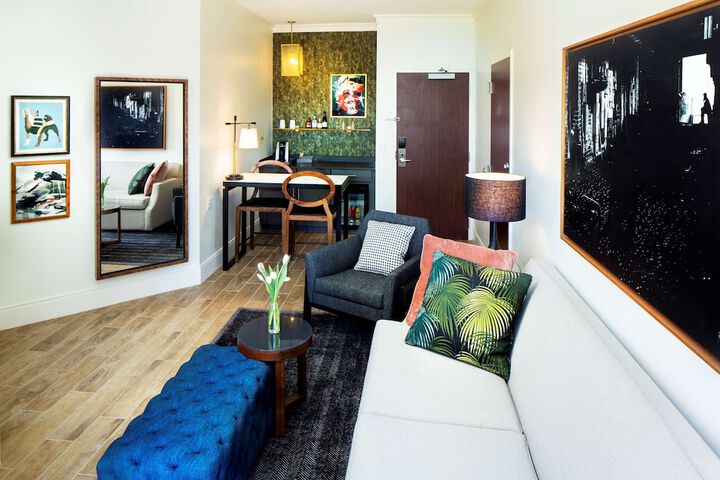ANDAZ SAVANNAH BY HYATT