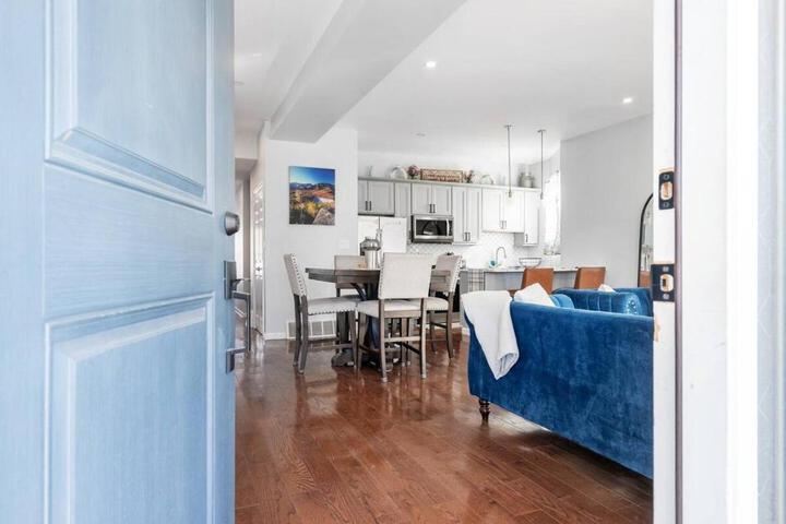Modern 3 Bed Apt Parking W D