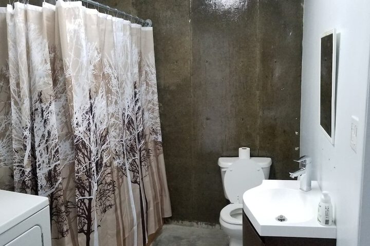 Room 33 of 99