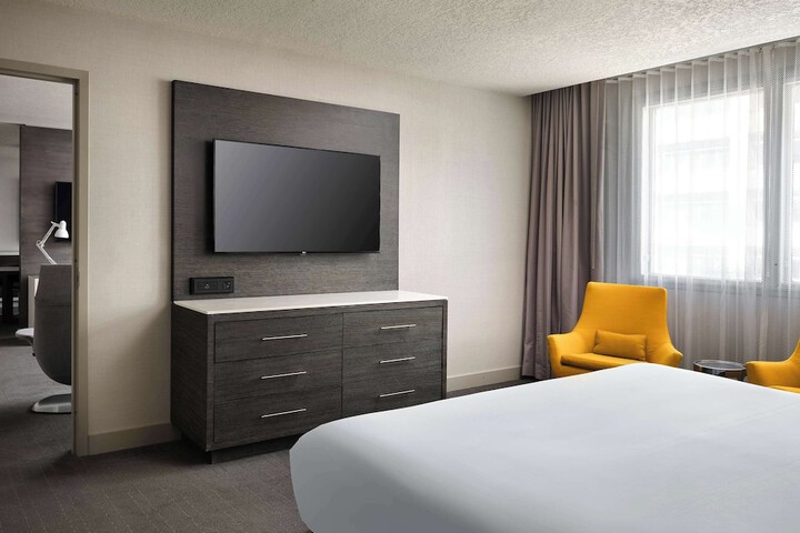 Room 27 of 65