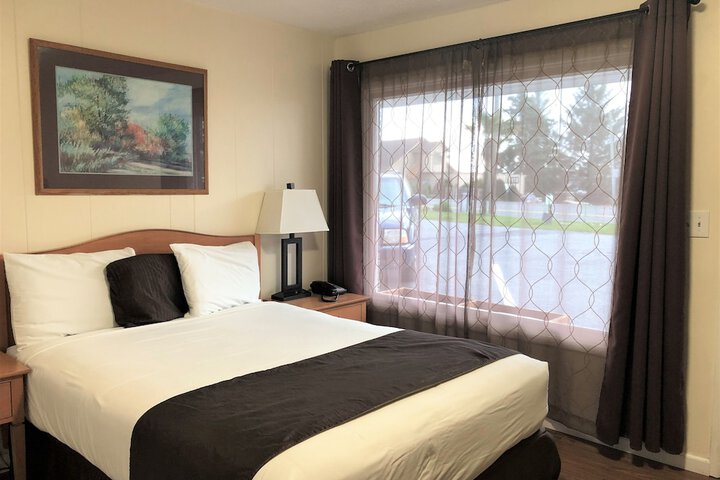 Blue Coast Inn and Suites