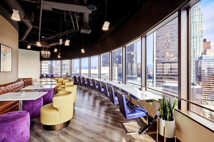 Lounge 65 of 76