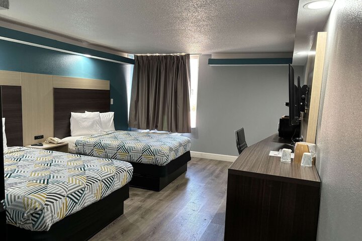 Room 12 of 32